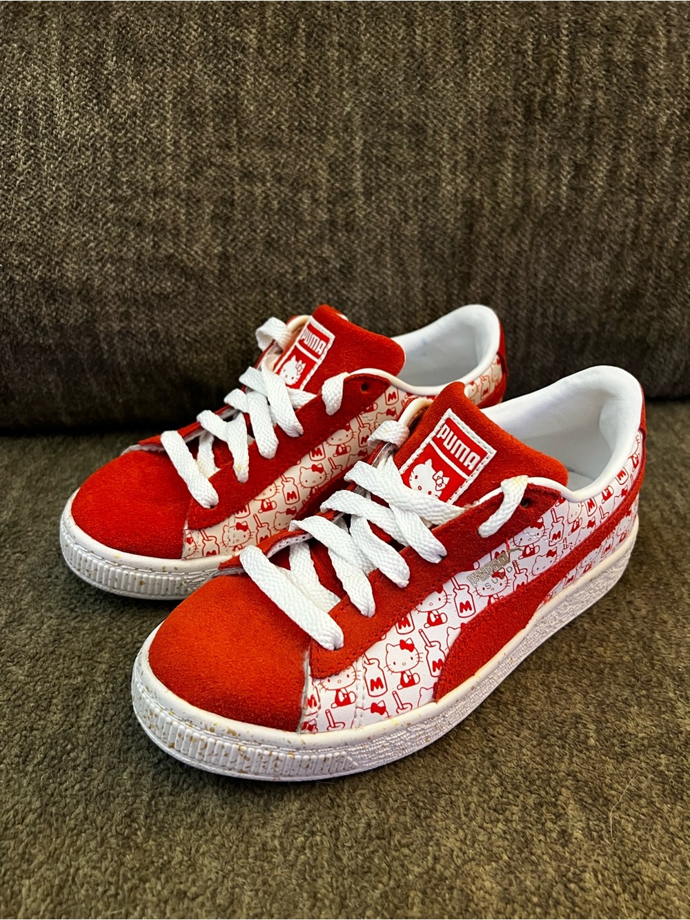 Rare PUMA x Hello Kitty Suede child Sneakers Size 1.5C NWOT